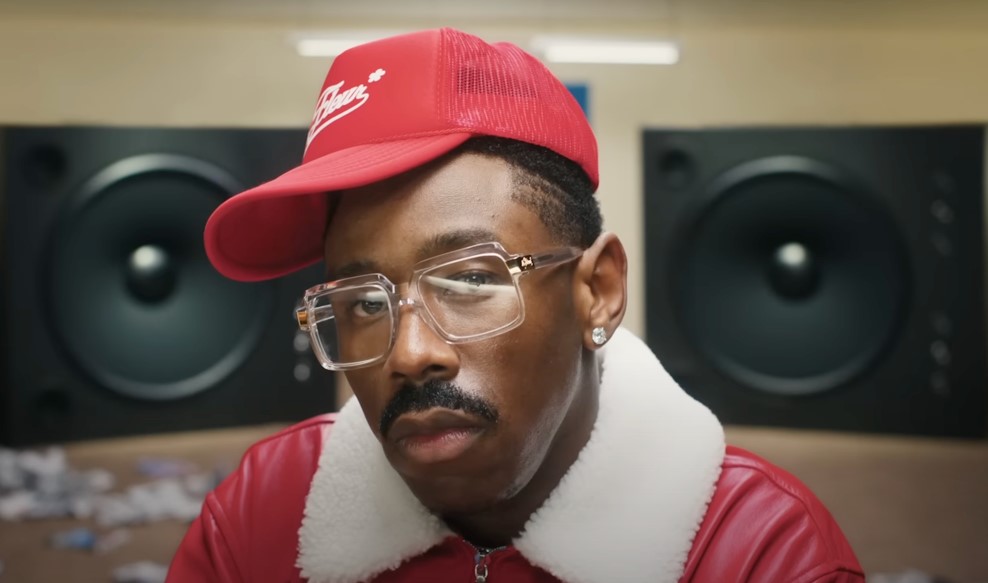 Tyler, The Creator revela o videoclipe de “Sugar On My...