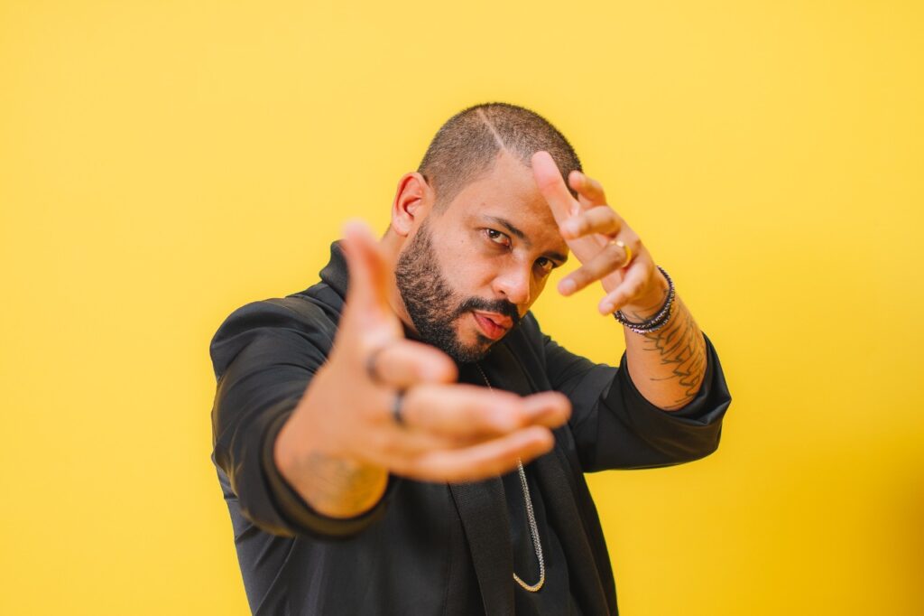 Projota revisita sua própria história e lança suas mixtapes...