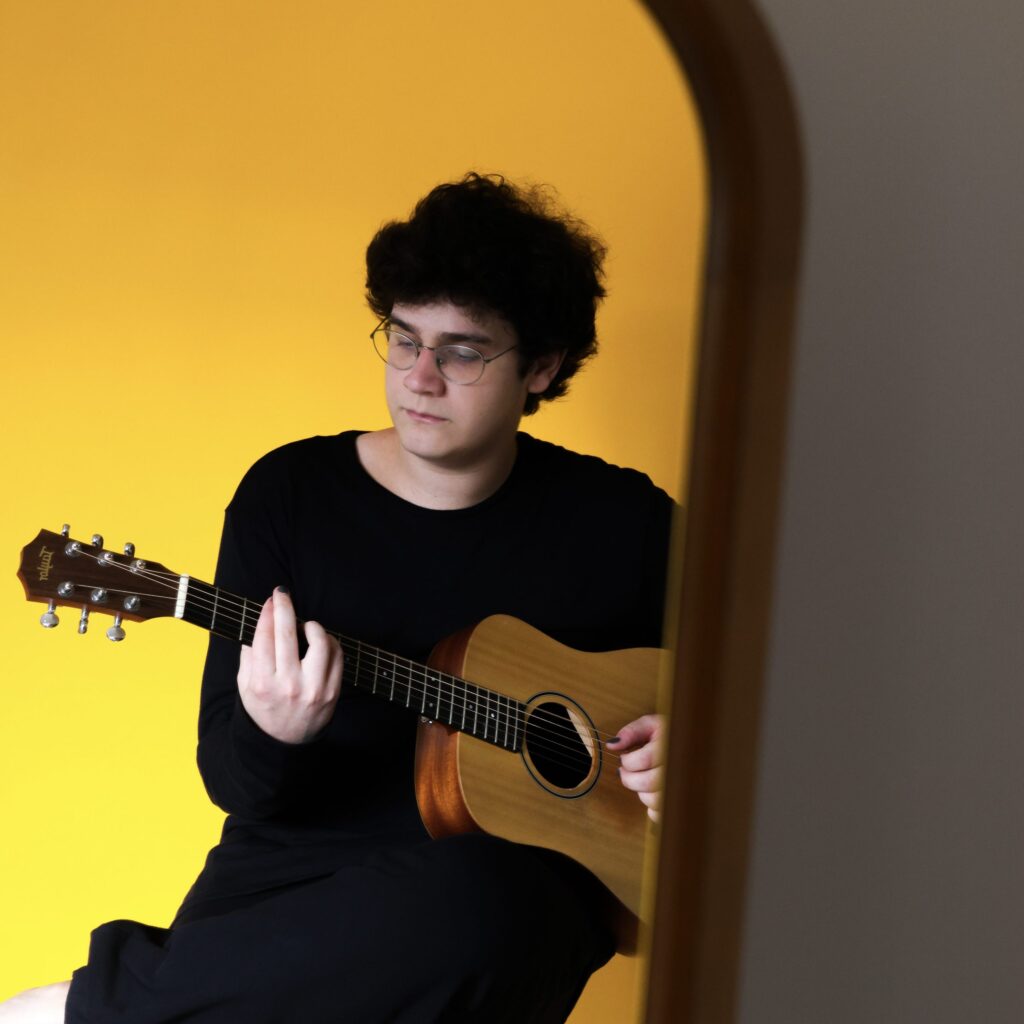 Braga retorna com o single "Saudade" após período de...
